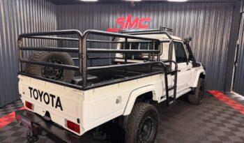 2016 Toyota Land Cruiser 79 4.5D-4D LX V8 full