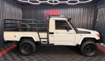 2016 Toyota Land Cruiser 79 4.5D-4D LX V8 full