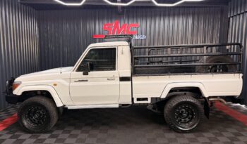 2016 Toyota Land Cruiser 79 4.5D-4D LX V8 full