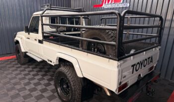 2016 Toyota Land Cruiser 79 4.5D-4D LX V8 full