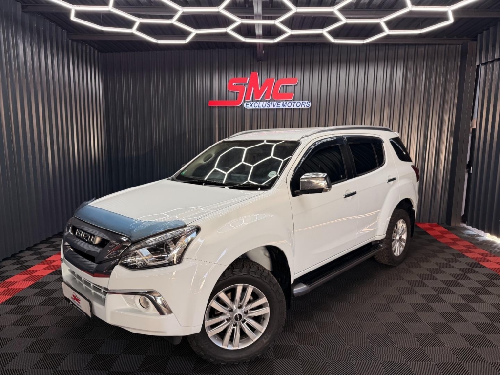 2019 Isuzu mu-X 3.0 — image 1 of 11