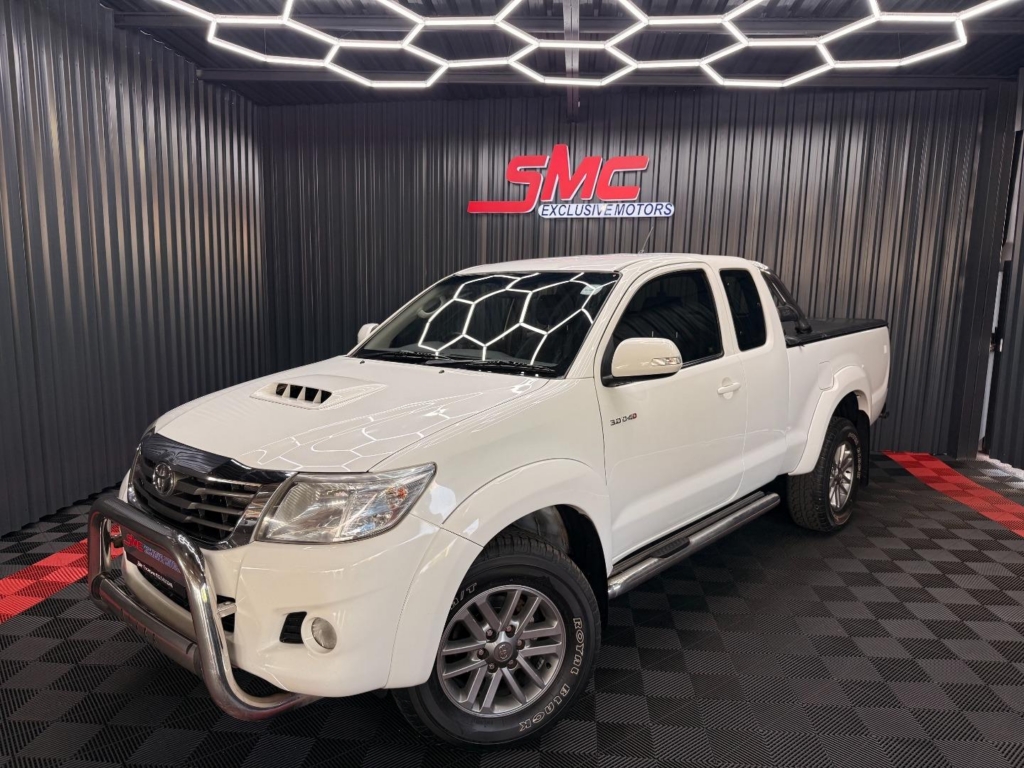 2014 Toyota Hilux 3.0D-4D Xtra Cab Raider Dakar Edition — image 1 of 11